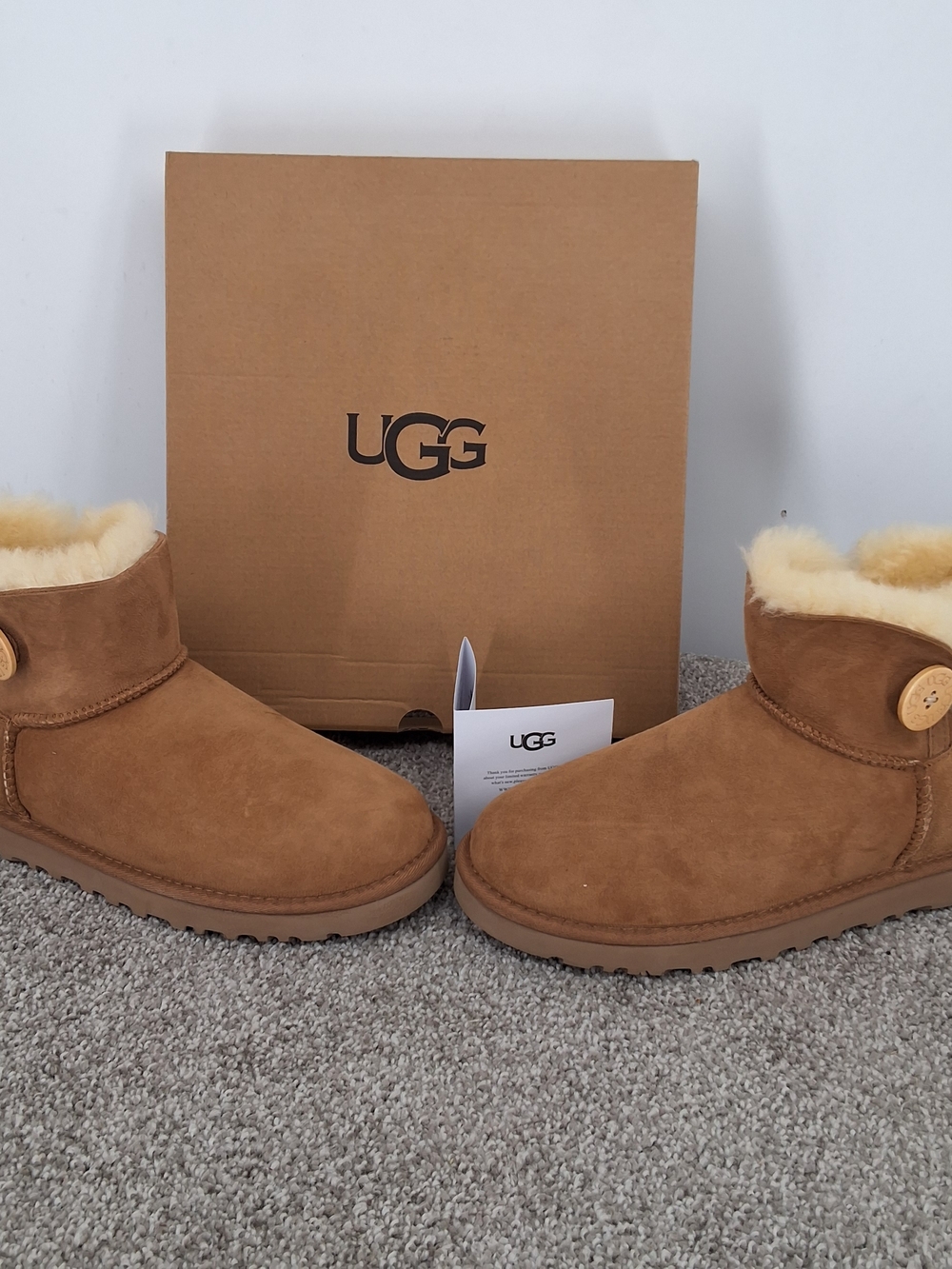 UGG Mini Bailey Button 2 in Chestnut
